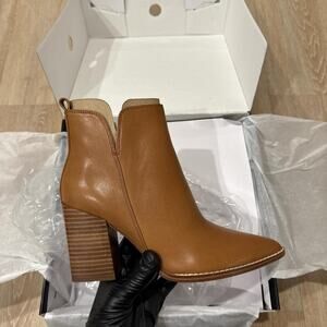 Nine west birds block